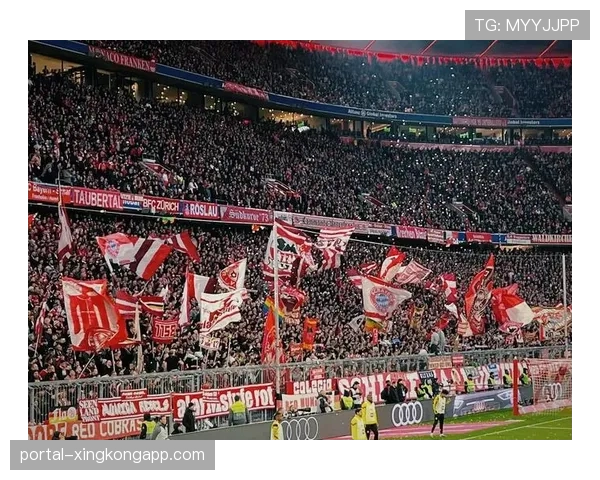 场边花絮:国家德比中,看台巴萨球迷展示巨型TIFO致敬克鲁伊夫 场边花絮:国家德比中,看台巴萨球迷展示巨型TIFO致敬克鲁伊夫